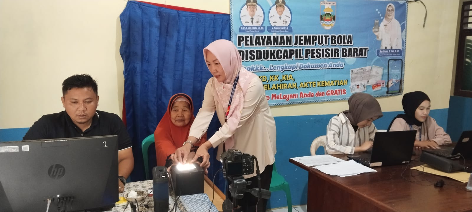 Perekaman KTP-el di Kecamatan Pesisir Utara