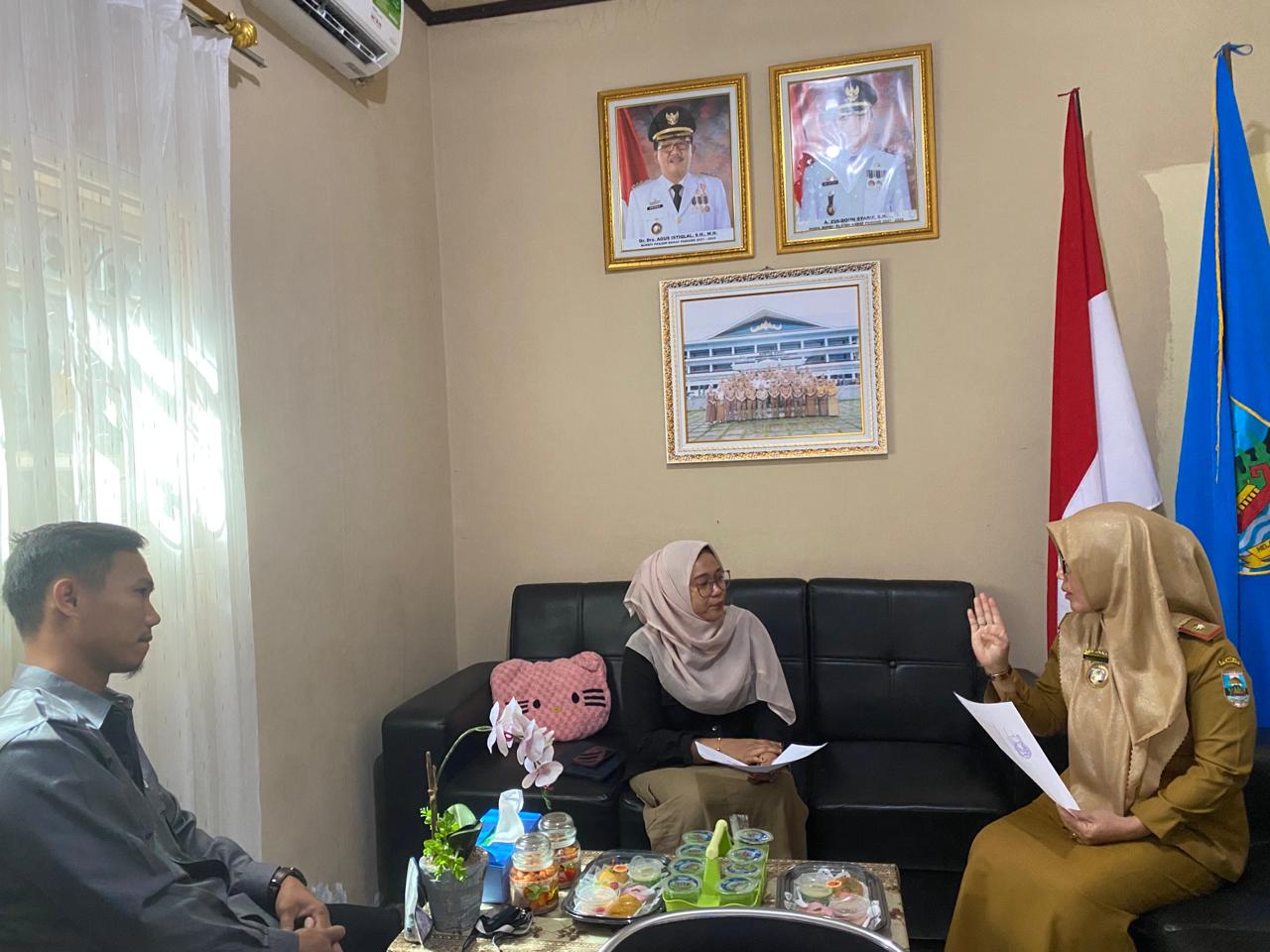 audiensi dengan Badan Pengawas Pemilu Kabupaten Pesisir Barat dikantor Dinas Kependudukan dan Pencatatan Sipil