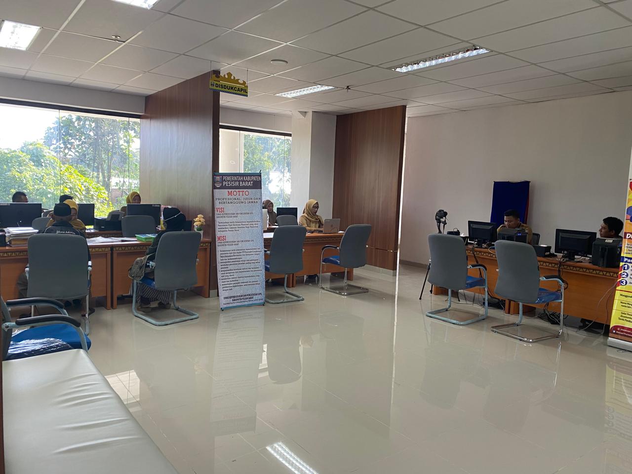 PELAYANAN PERDANA dISDUKCAPIL DI MALL PELAYANAN PUBLIK (MPP)