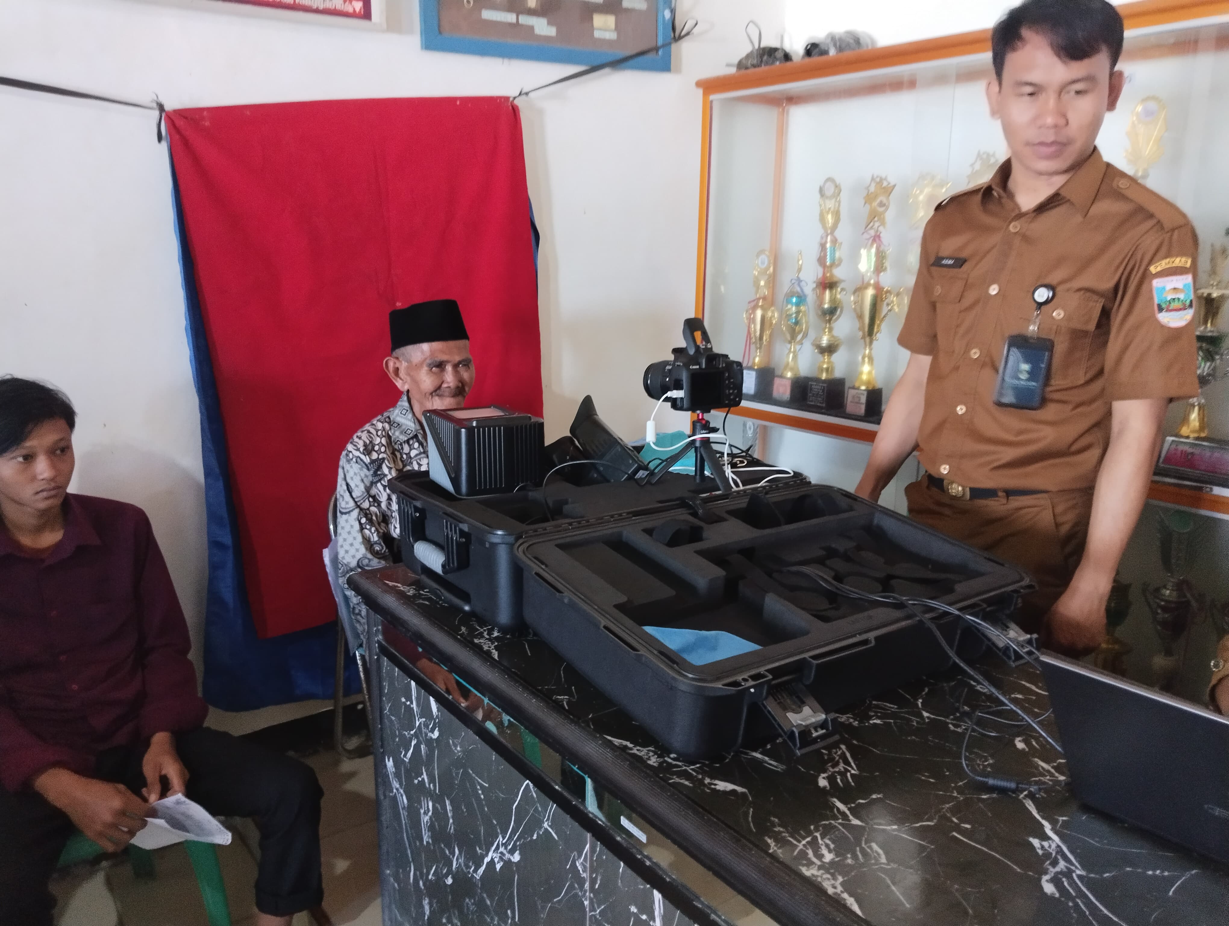 Perekaman KTP-el di Kecamatan Ngambur