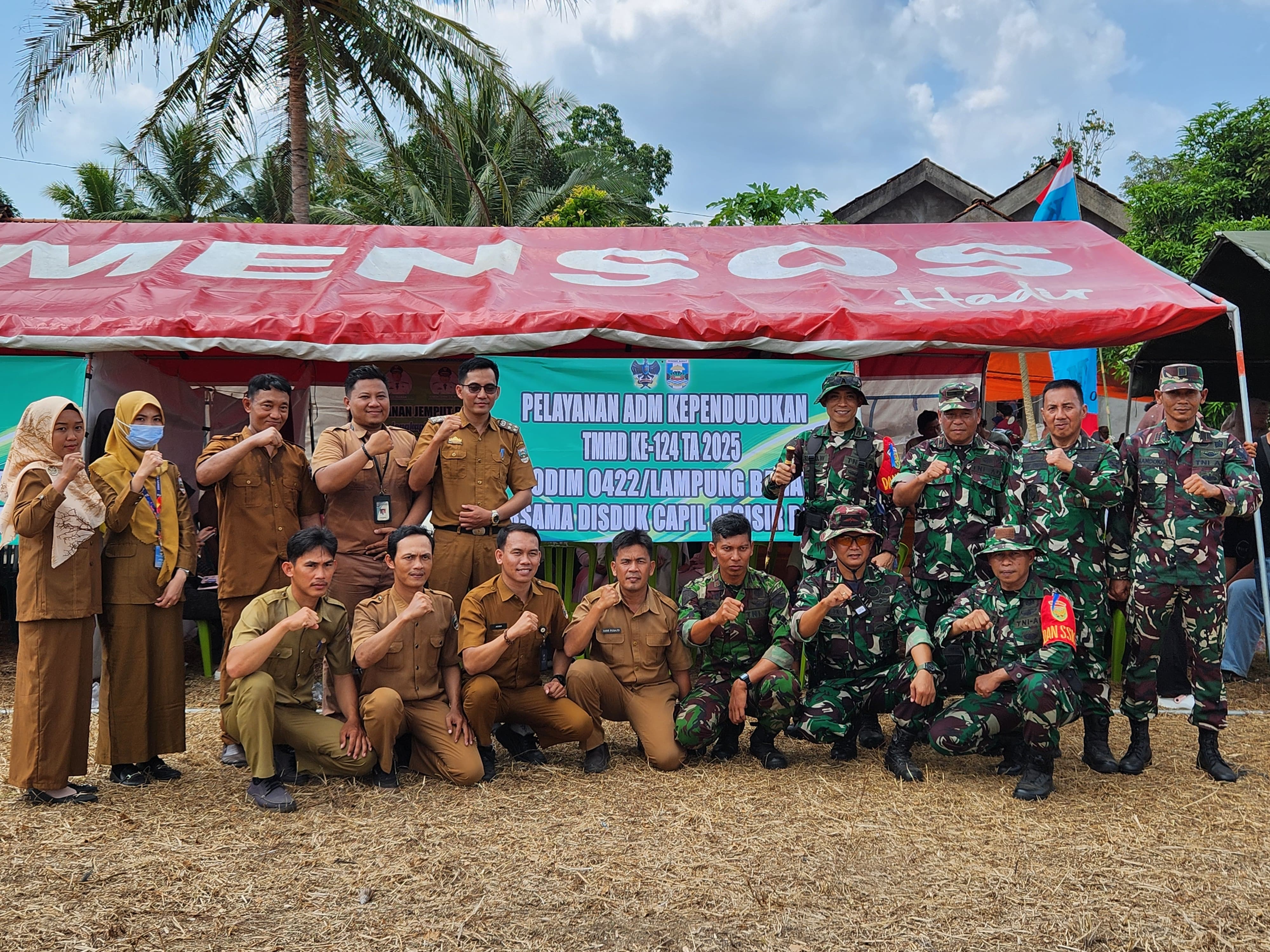 Pelayanan Administrasi kependudukan pada Acara Pembukaan TMMD ke-124 Bersama Kodim 0422 Lampung Barat