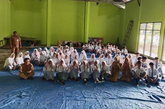 Kegiatan Pelayanan Keliling Perekaman KTP Elektronik Bagi Pemilih Pemula di MAN 1 Krui, Kabupaten Pesisir Barat