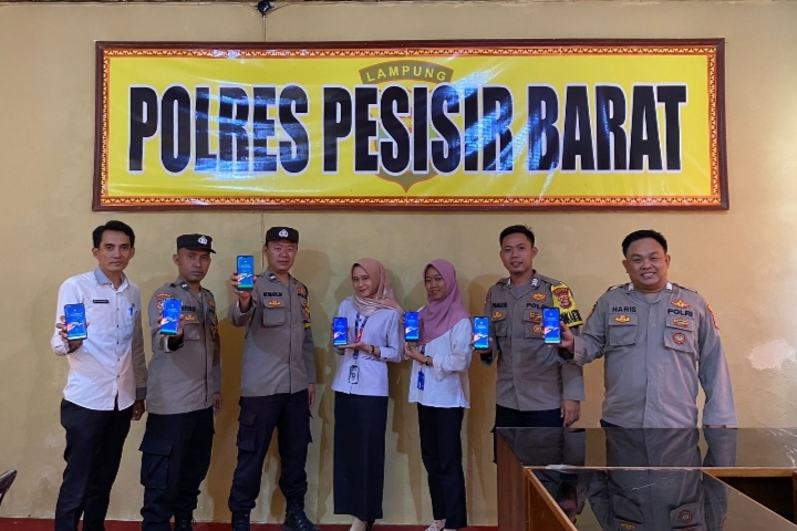Pelaksanaan pelayanan pembuatan identitas kependudukan digital (KTP digital) di Mapolres Pesisir Barat.