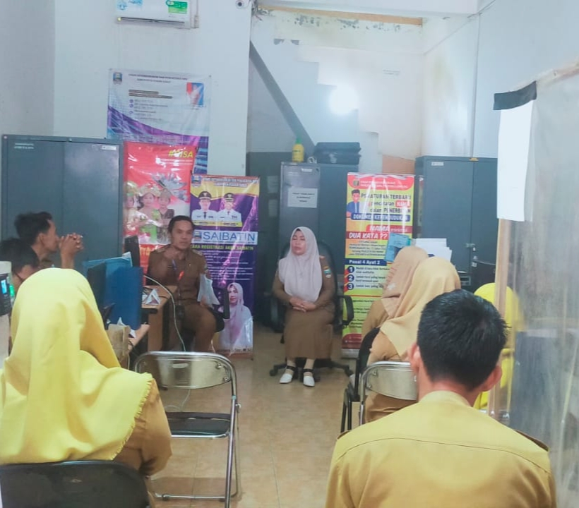 Pengarahan awal Ramadhan 1444 H oleh Kadisdukcapil Pesisir Barat kepada Staf pelayanan